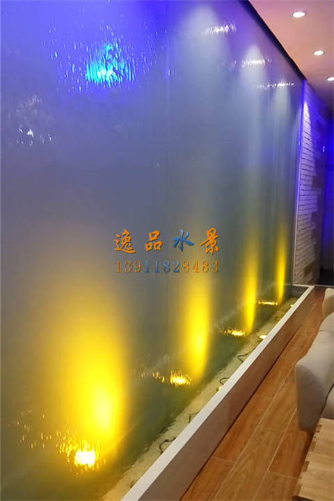 健身房玻璃水幕墙案例